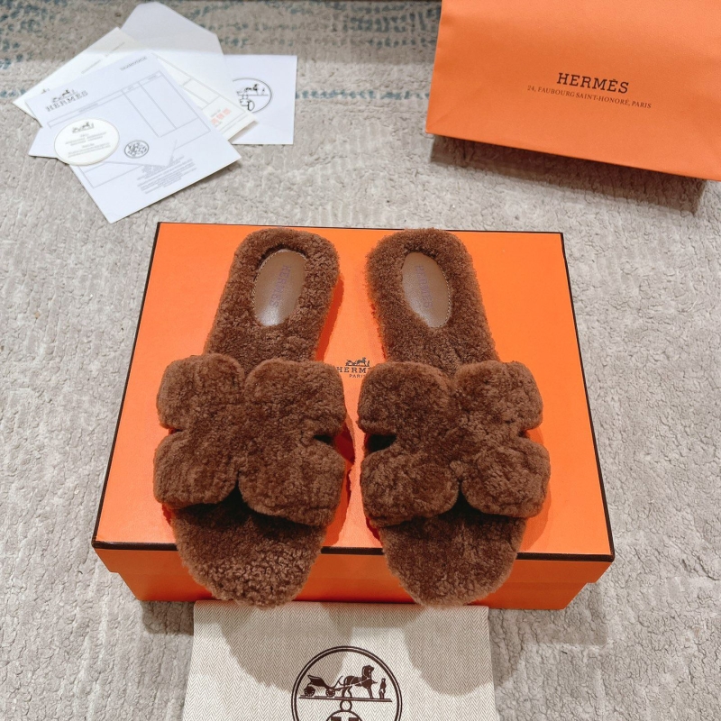 H**mes slippers